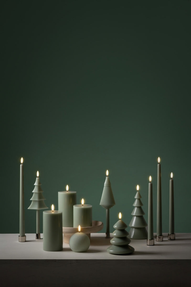 UYUNI LIGHTNING LED-Kerze Christmas tree Smooth sage green 20cm - Produktbild 6