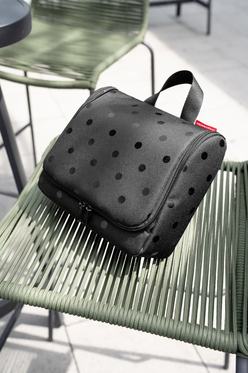 reisenthel toiletbag XL glossy dots black - Produktbild 6