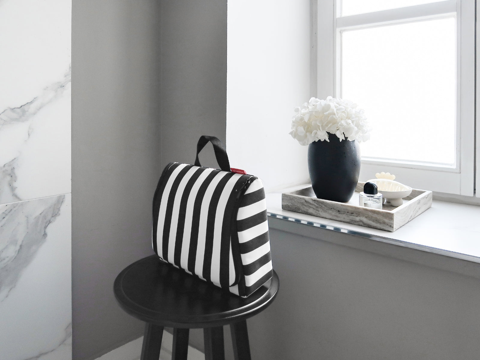 reisenthel toiletbag XL summerstripes black - Produktbild 4